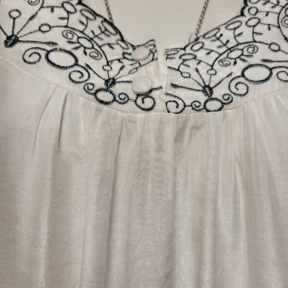 White Short Sleeve Blouse Top with Applique Accent One Size - Picture 7 of 11